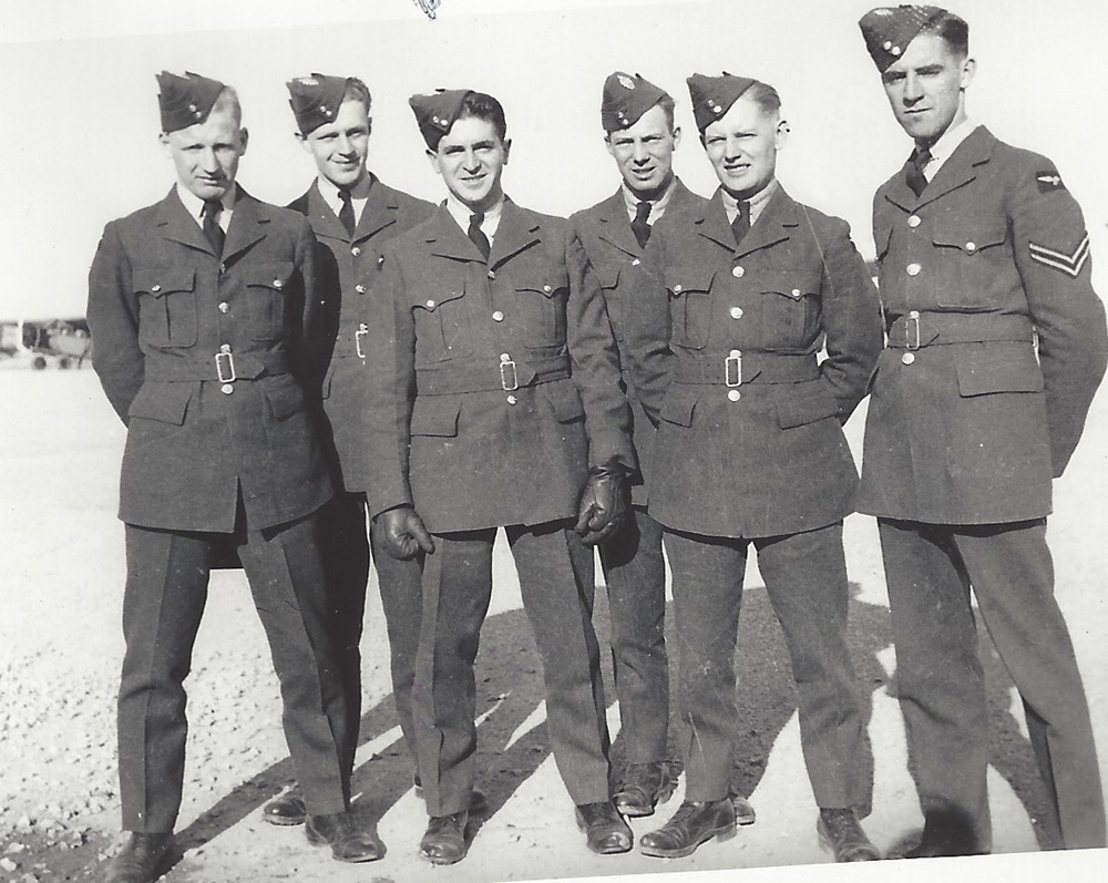 1941s-EDW-19-23-RCAF, buddies
